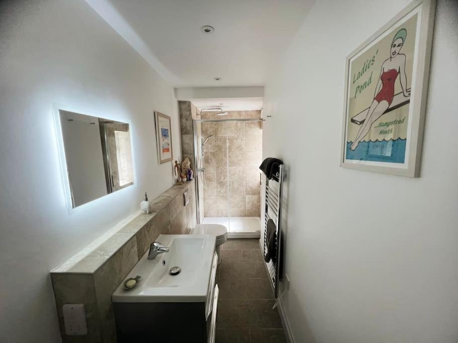 Self-Contained Ensuite Double Or Twin Bedroom In Pentir Bangor  Extérieur photo