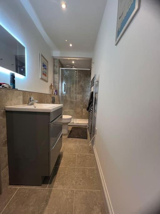 Self-Contained Ensuite Double Or Twin Bedroom In Pentir Bangor  Extérieur photo